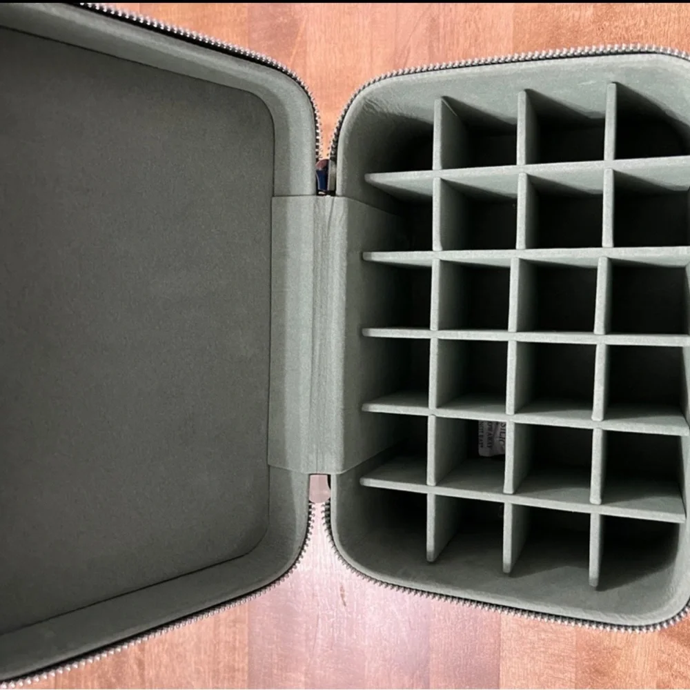 Doterra Train Case - Picture 3 of 4